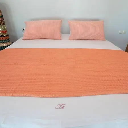 بيت للعطل Sea And Sun Metaxy Mas, Brand-new, Beachfront ! *