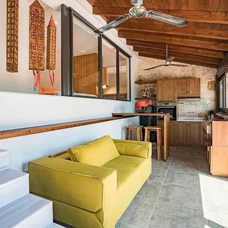 بيت للعطل Sea And Sun Metaxy Mas, Brand-new, Beachfront ! *