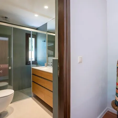 Sea And Sun Metaxy Mas, Brand-new, Beachfront ! بيت للعطل