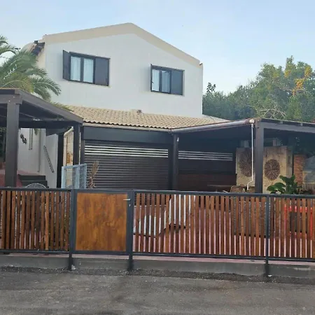 Sea And Sun Metaxy Mas, Brand-new, Beachfront ! Casa vacanze La Canea