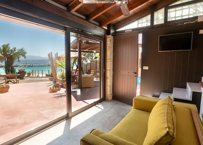 Sea And Sun Metaxy Mas, Brand-new, Beachfront ! ハニア