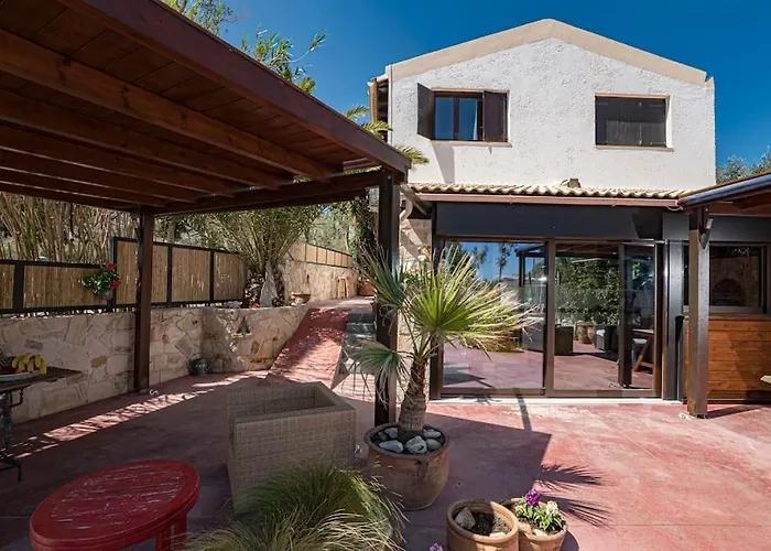 Sea And Sun Metaxy Mas, Brand-new, Beachfront ! 別荘 ハニア