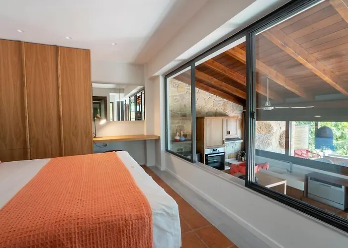 Sea And Sun Metaxy Mas, Brand-new, Beachfront ! ハニア