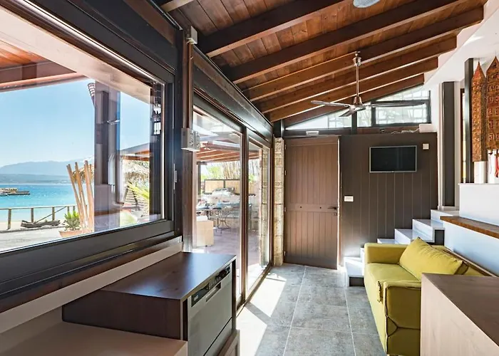 Sea And Sun Metaxy Mas, Brand-new, Beachfront ! 別荘 *