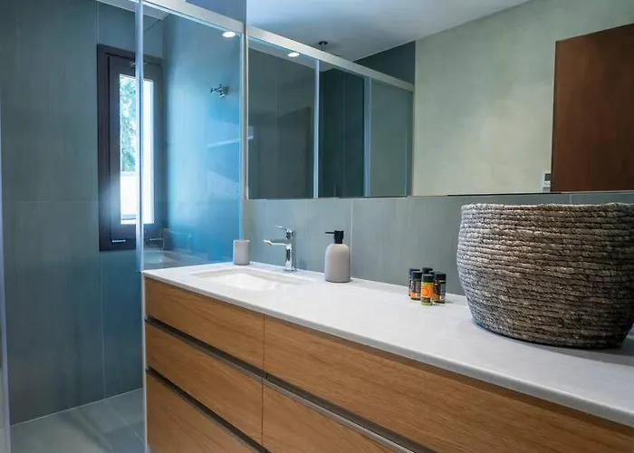 Sea And Sun Metaxy Mas, Brand-new, Beachfront ! * Χανιά